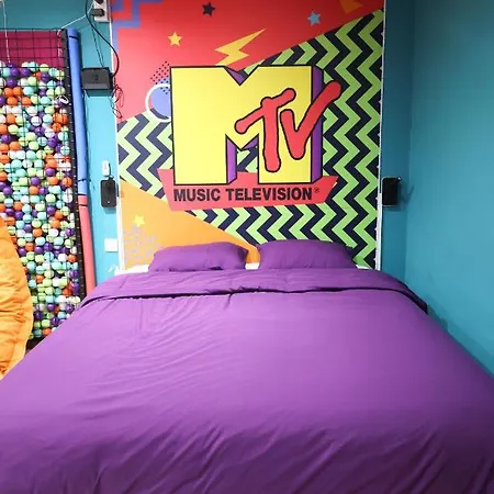 Capsule 90's - Balnéo - Sauna - Flipper - Billard - Netflix - Nintendo Switch&jeux - * Mons