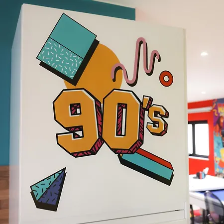 Capsule 90's - Balneo - Sauna - Flipper - Billard - Netflix - Nintendo Switch & Jeux - Apartment Mons