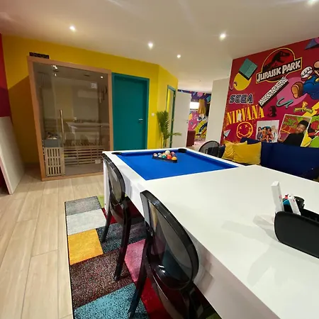 Apartment Capsule 90's - Balneo - Sauna - Flipper - Billard - Netflix - Nintendo Switch & Jeux -