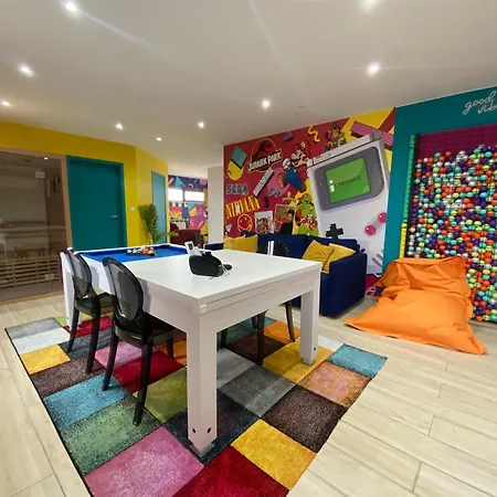 Capsule 90's - Balneo - Sauna - Flipper - Billard - Netflix - Nintendo Switch & Jeux - Apartment Mons