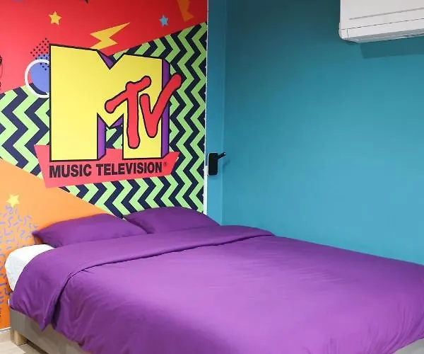 Capsule 90's - Balneo - Sauna - Flipper - Billard - Netflix - Nintendo Switch & Jeux - מונס