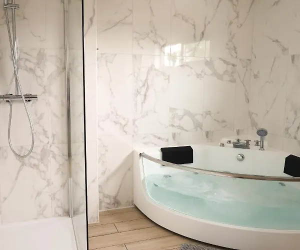 Capsule 90's - Balneo - Sauna - Flipper - Billard - Netflix - Nintendo Switch & Jeux - דירה *