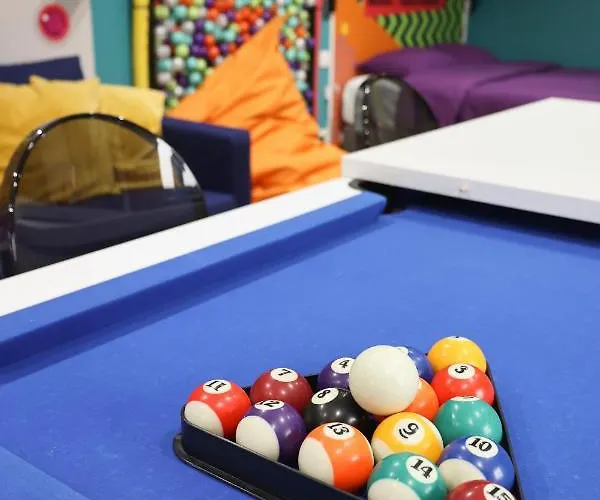 Capsule 90's - Balneo - Sauna - Flipper - Billard - Netflix - Nintendo Switch & Jeux - דירה *