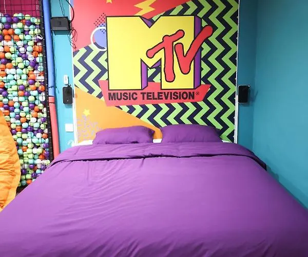 Capsule 90's - Balneo - Sauna - Flipper - Billard - Netflix - Nintendo Switch & Jeux - * מונס