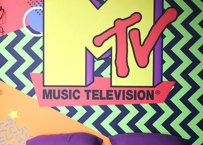 Capsule 90's - Balneo - Sauna - Flipper - Billard - Netflix - Nintendo Switch & Jeux - מונס