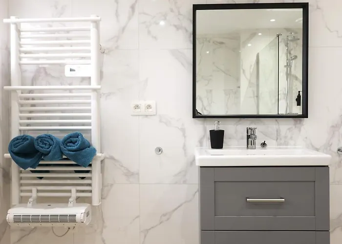 Capsule 90's - Balneo - Sauna - Flipper - Billard - Netflix - Nintendo Switch & Jeux - דירה *