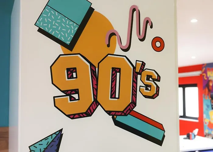 Capsule 90's - Balneo - Sauna - Flipper - Billard - Netflix - Nintendo Switch & Jeux - דירה מונס
