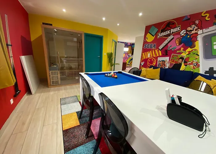 דירה Capsule 90's - Balneo - Sauna - Flipper - Billard - Netflix - Nintendo Switch & Jeux -