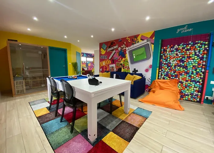 Capsule 90's - Balneo - Sauna - Flipper - Billard - Netflix - Nintendo Switch & Jeux - דירה מונס