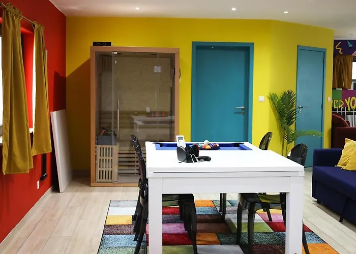 Capsule 90's - Balneo - Sauna - Flipper - Billard - Netflix - Nintendo Switch & Jeux - מונס